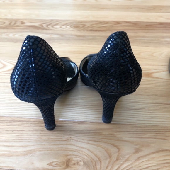 7.5 BCBG Pumps -like new - Picture 5 of 5